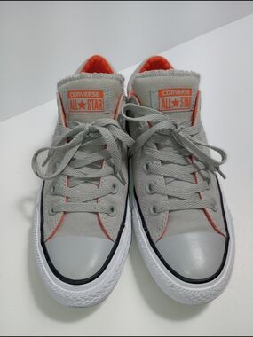 Women's Converse Size 8